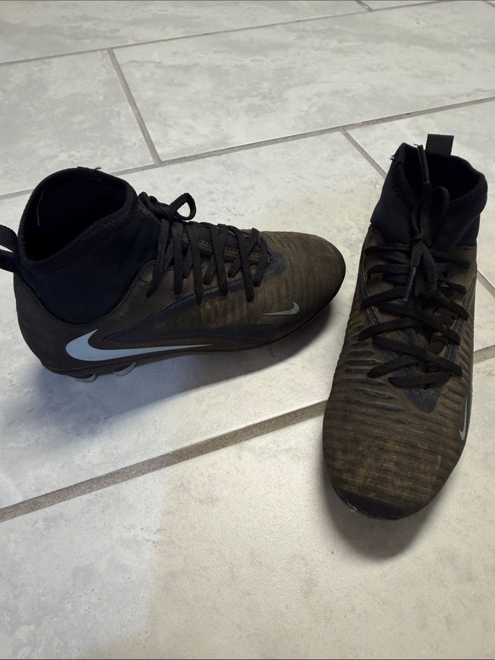 Nike Boys Black Athletic Soccer Cleats with Swoosh